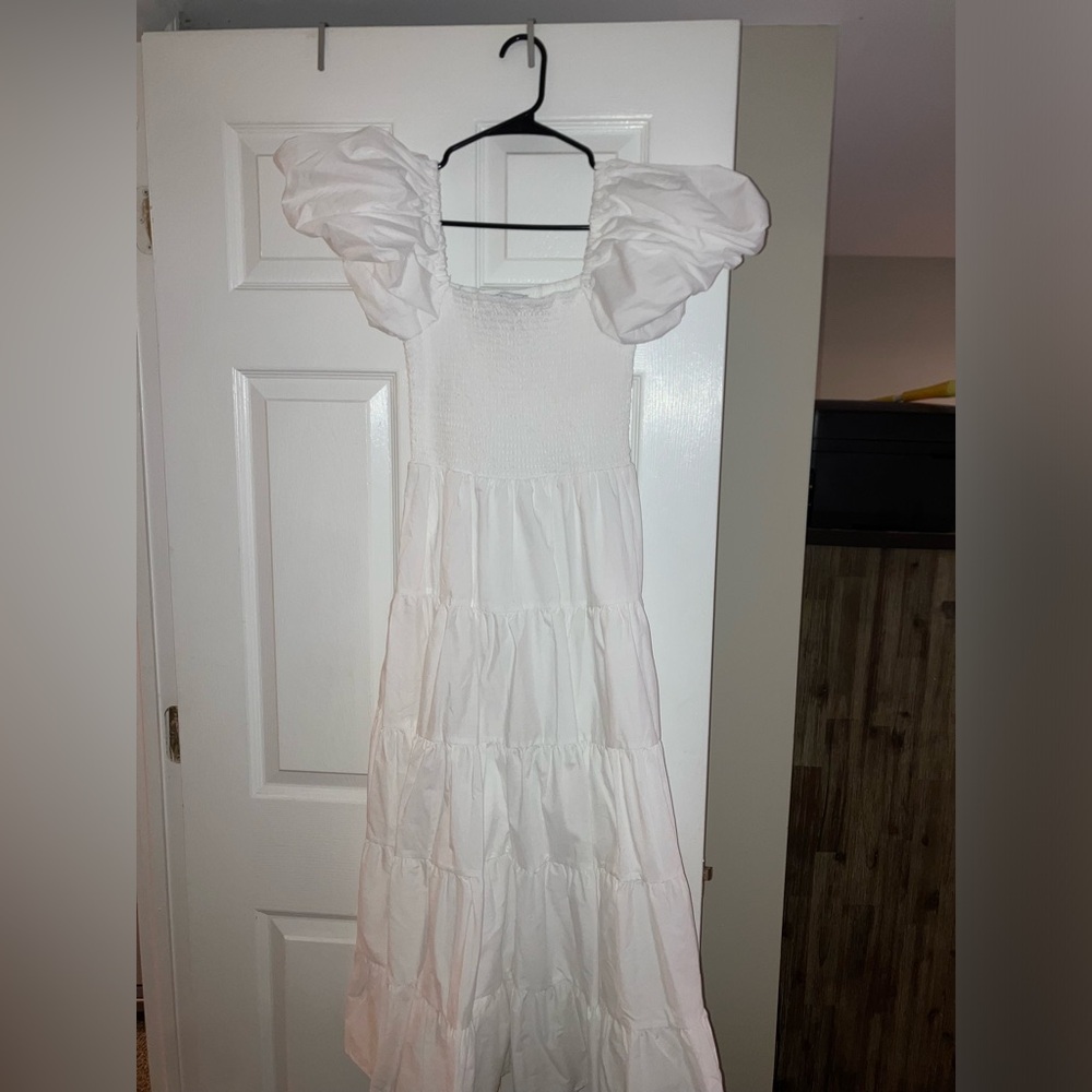 White petal and pup puff sleeve dress